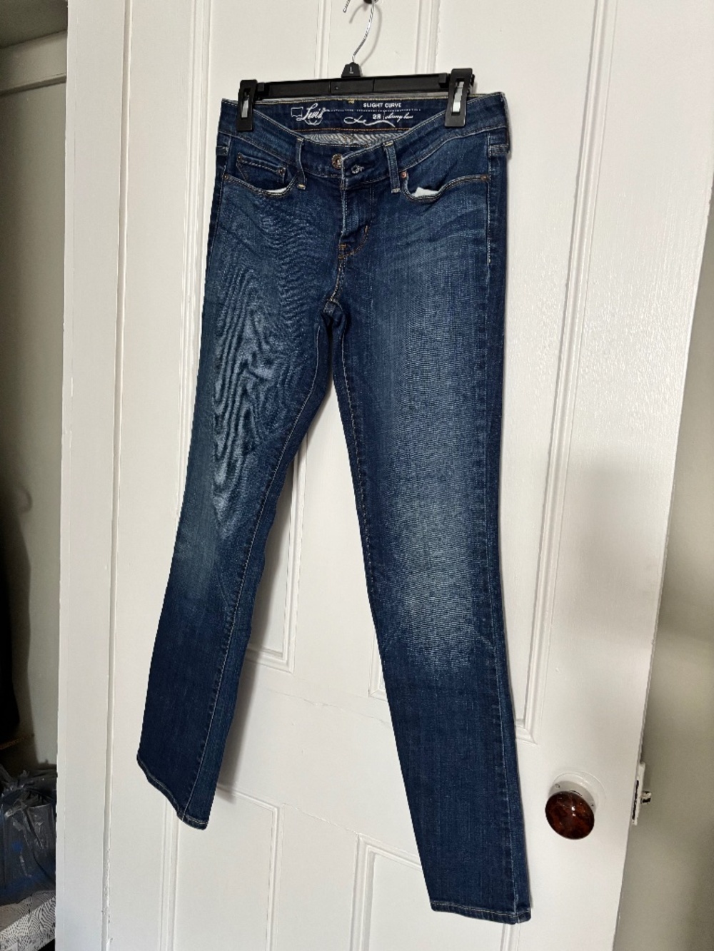 LEVI'S BLUE JEANS SIZE 28